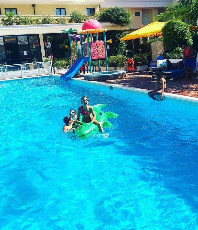 Park Hotel Kursaal Misano Adriatico Kültér fotó