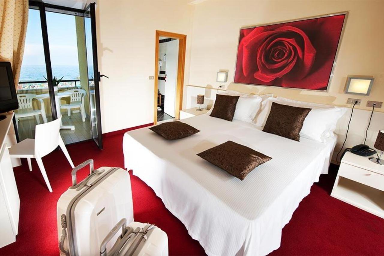 Park Hotel Kursaal Misano Adriatico Kültér fotó