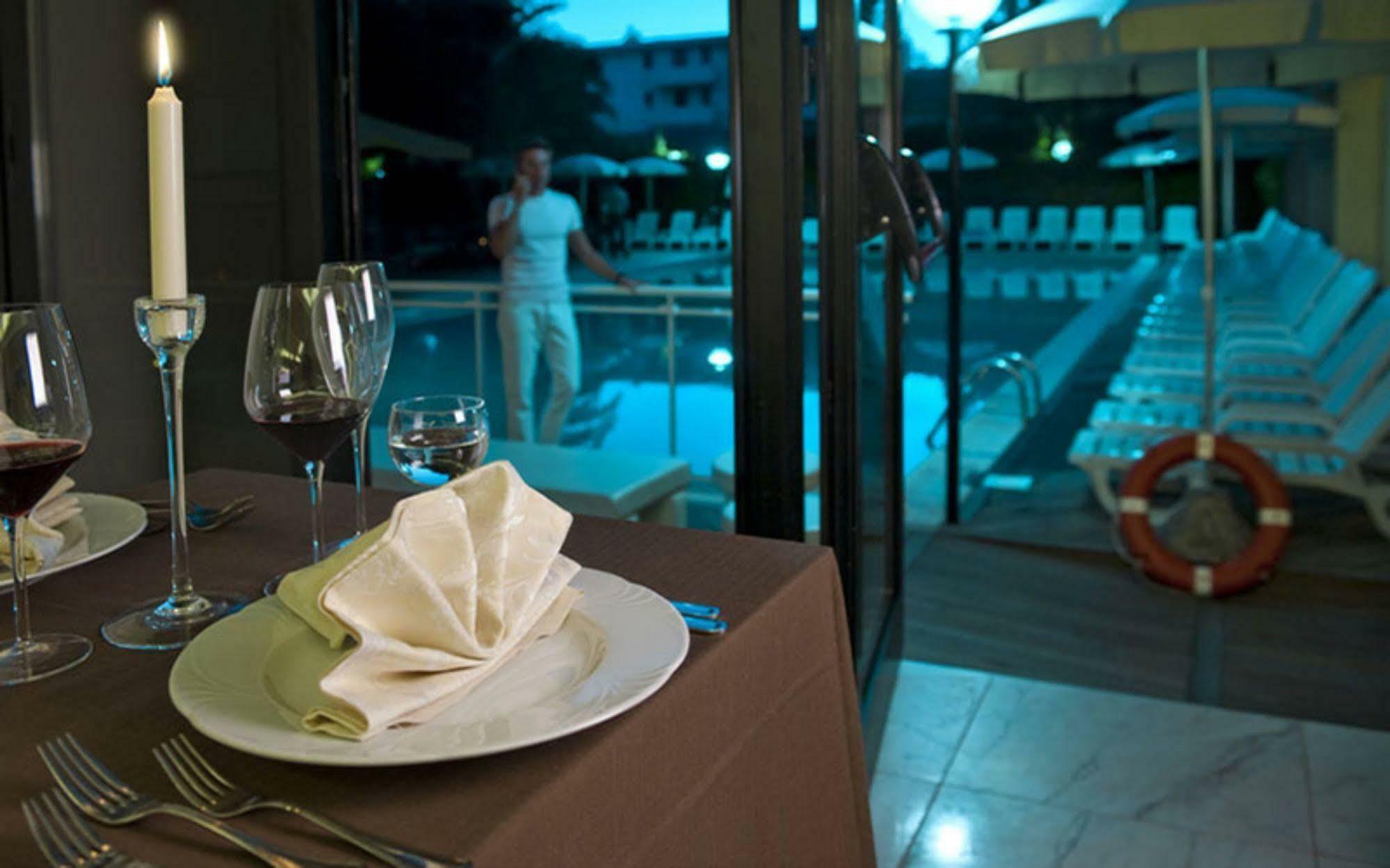 Park Hotel Kursaal Misano Adriatico Kültér fotó
